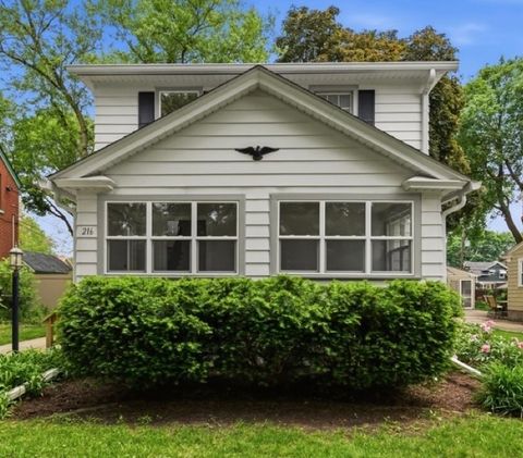 Photo of 216 S Commonwealth Avenue, Aurora, IL 60506 (MLS # 12655993)