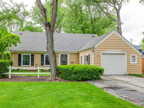 Photo of 214 Washington Circle, Lake Forest, IL 60045 (MLS # 12728091)