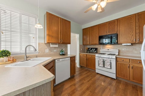 Tiny photo for 32601 Fowler Circle #32601, Warrenville, IL 60555 (MLS # 12735111)