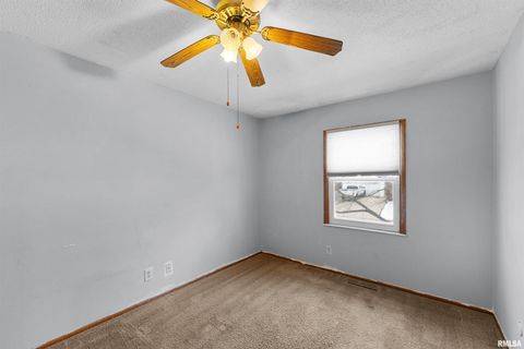 Tiny photo for 5335 DAVIE Street, Davenport, IA 52806 (MLS # QC4270059)