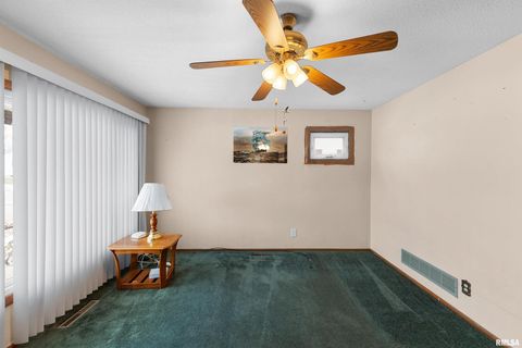 Tiny photo for 5335 DAVIE Street, Davenport, IA 52806 (MLS # QC4270059)