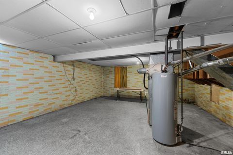 Tiny photo for 5335 DAVIE Street, Davenport, IA 52806 (MLS # QC4270059)