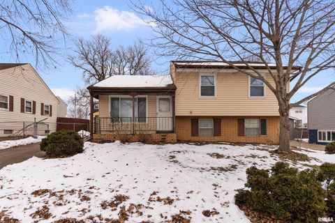 Photo of 5335 DAVIE Street, Davenport, IA 52806 (MLS # QC4270059)