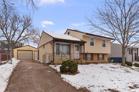 Tiny photo for 5335 DAVIE Street, Davenport, IA 52806 (MLS # QC4270059)