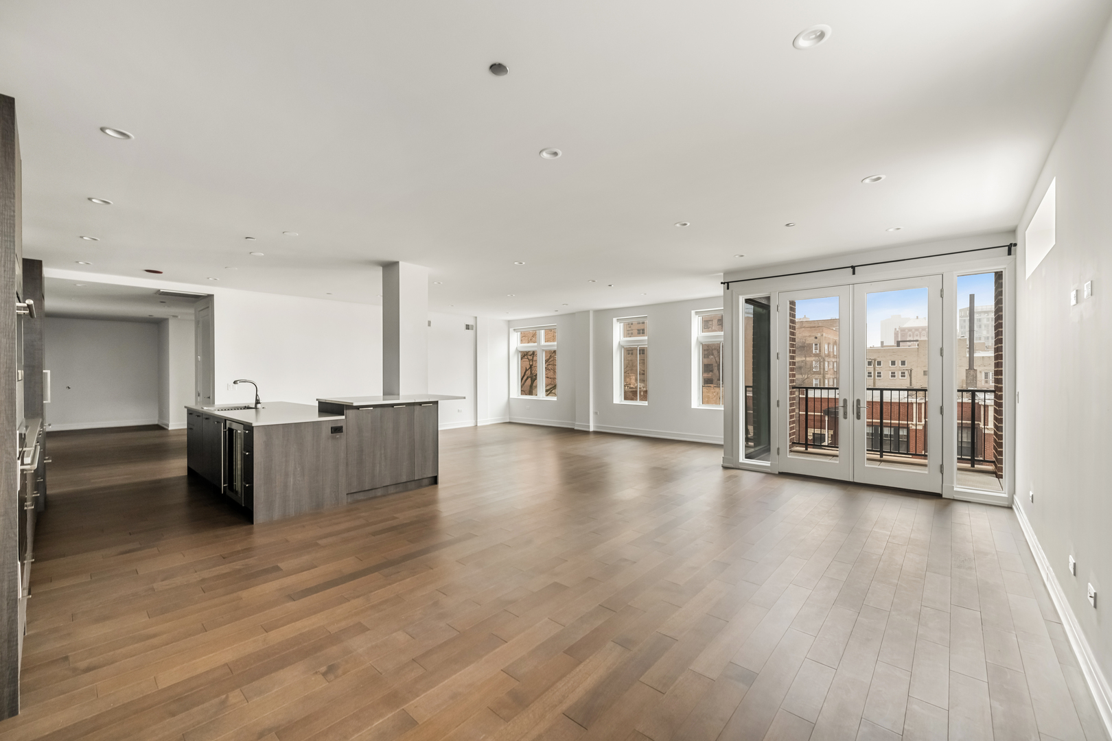 434 W Melrose Street 801