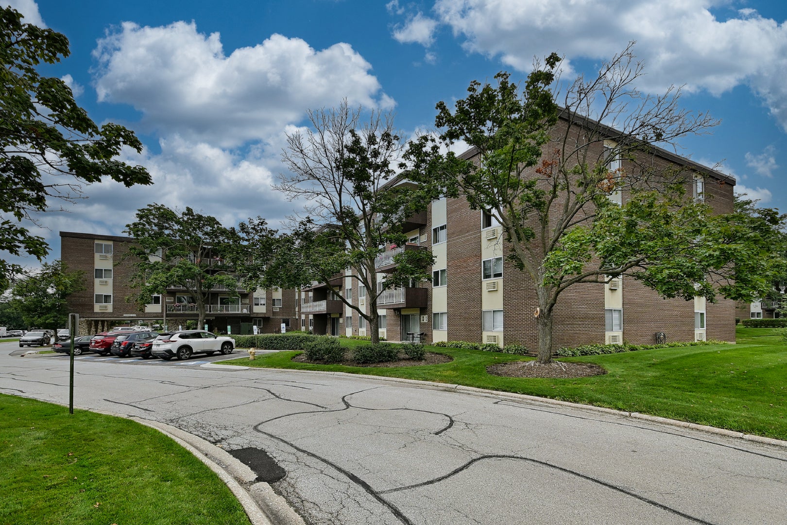 1321 S Finley Road 422