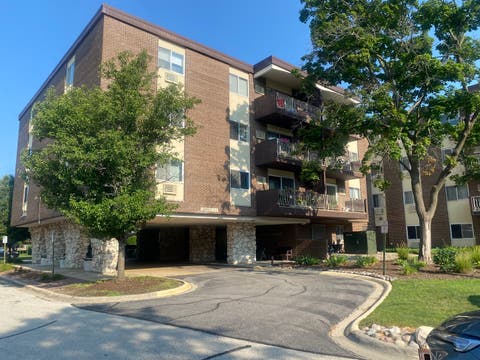 Photo of 1321 S Finley Road #422, Lombard, IL 60148 (MLS # 12718939)