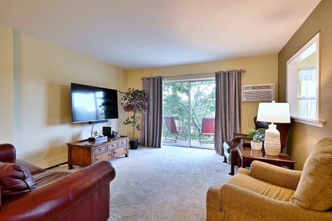 Tiny photo for 1321 S Finley Road #422, Lombard, IL 60148 (MLS # 12718939)