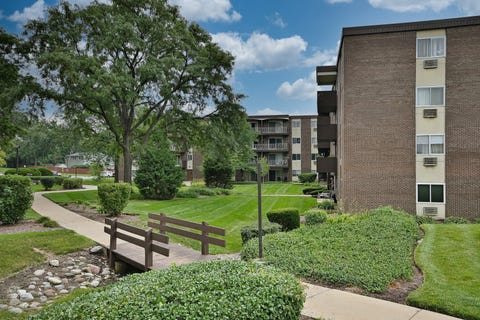 Tiny photo for 1321 S Finley Road #422, Lombard, IL 60148 (MLS # 12718939)