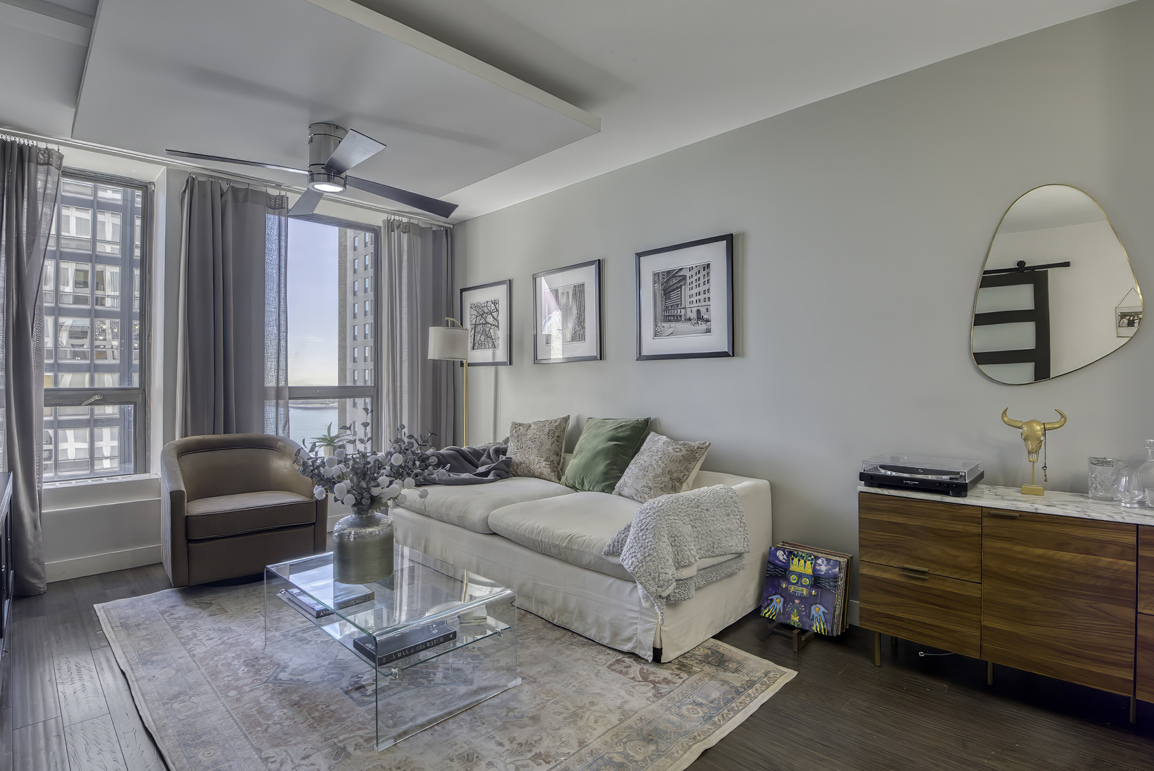 260 E Chestnut Street 1111