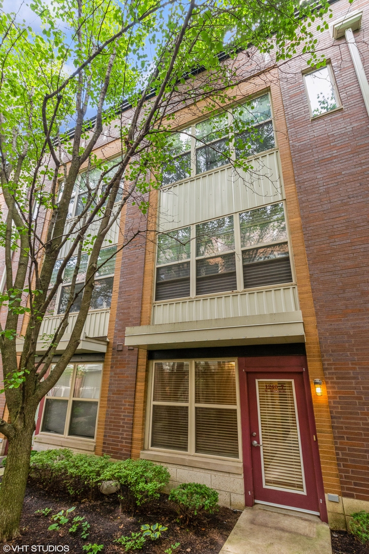 1240 W Monroe Street 7