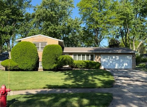 Photo of 5 Mohawk Court, Buffalo Grove, IL 60089 (MLS # 12656614)