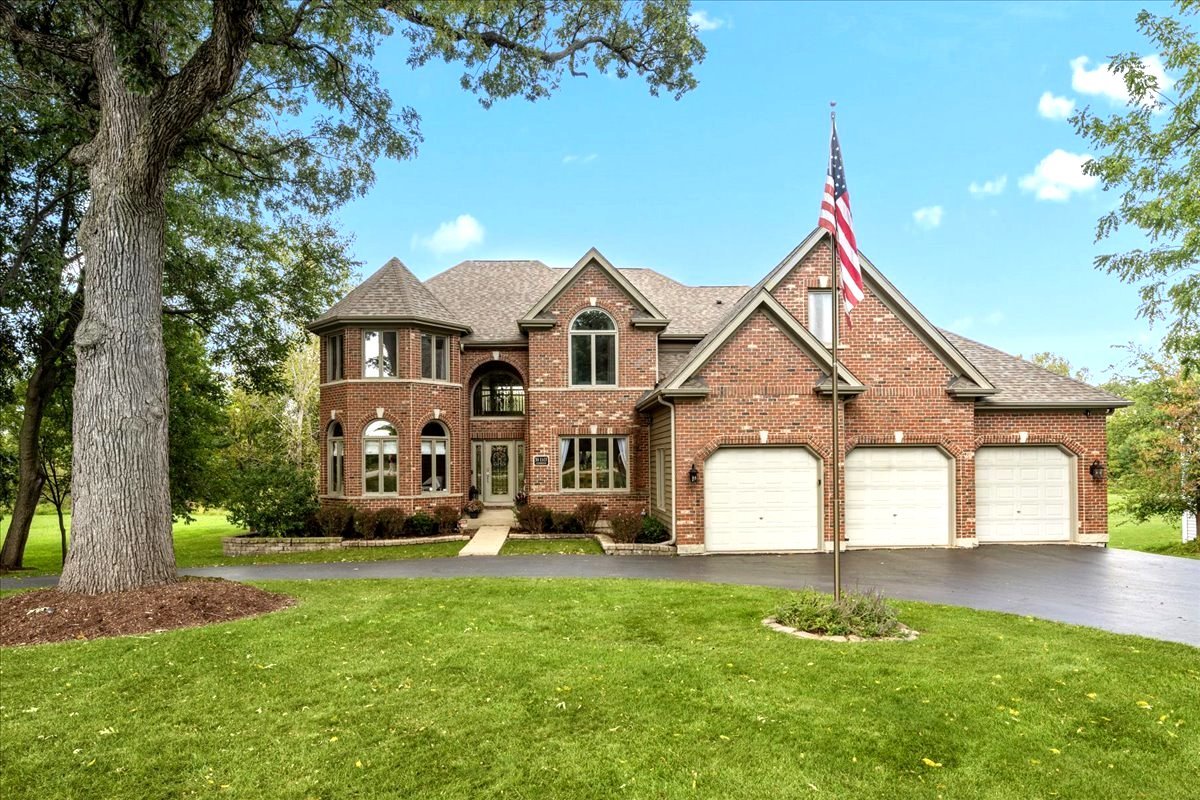 Yorkville, Illinois 60560, United States, 5 Bedrooms Bedrooms, ,4 BathroomsBathrooms,Residential,Contingent,216373