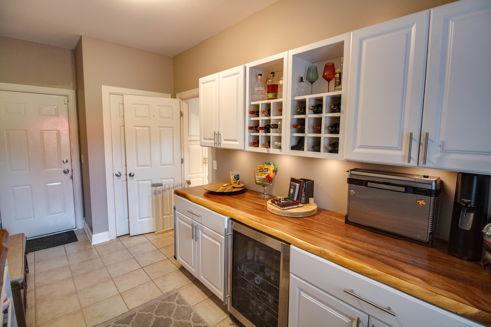 Yorkville, Illinois 60560, United States, 5 Bedrooms Bedrooms, ,4 BathroomsBathrooms,Residential,Contingent,216373