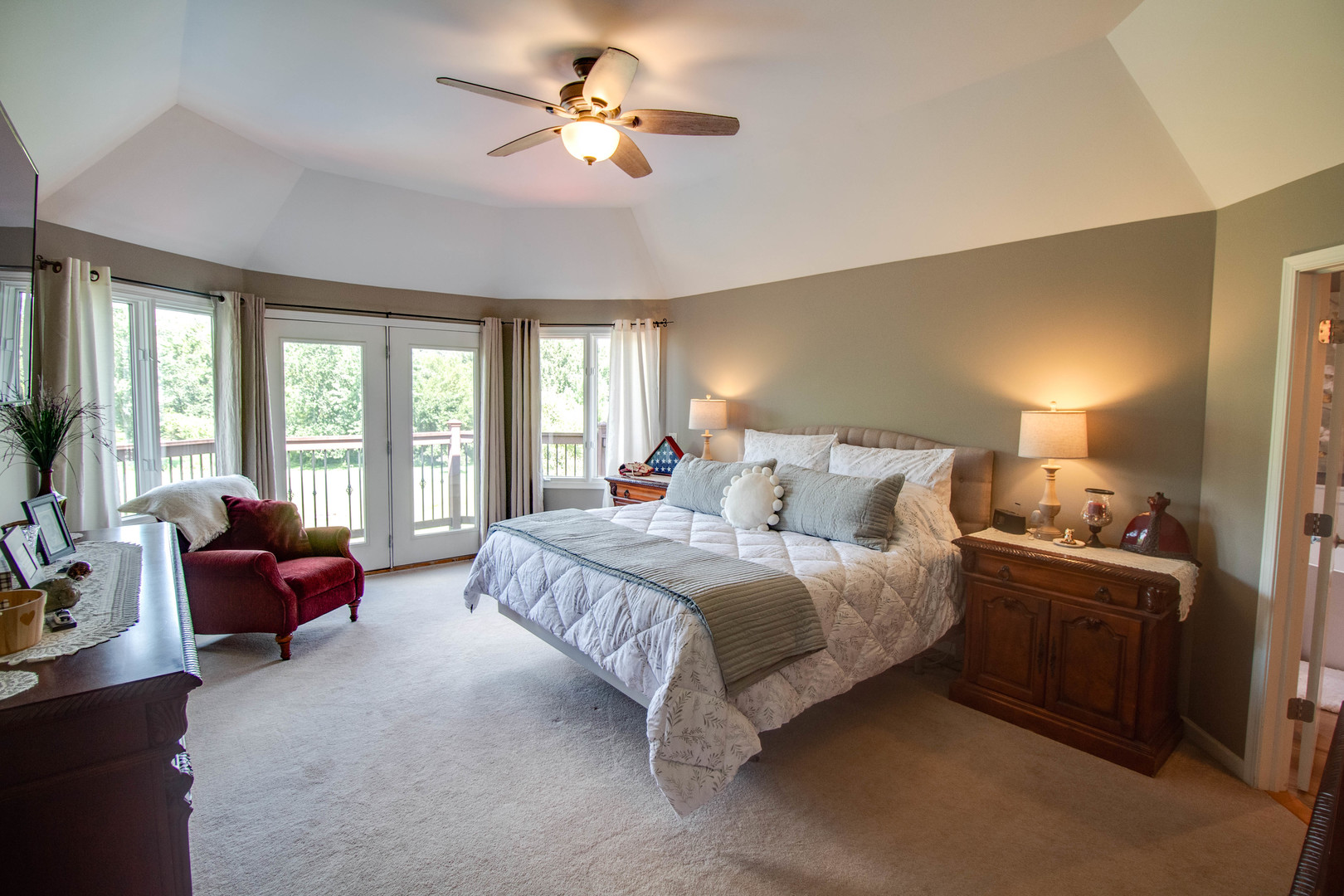 Yorkville, Illinois 60560, United States, 5 Bedrooms Bedrooms, ,4 BathroomsBathrooms,Residential,Contingent,216373