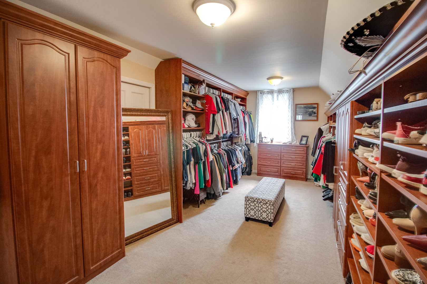 Yorkville, Illinois 60560, United States, 5 Bedrooms Bedrooms, ,4 BathroomsBathrooms,Residential,Contingent,216373