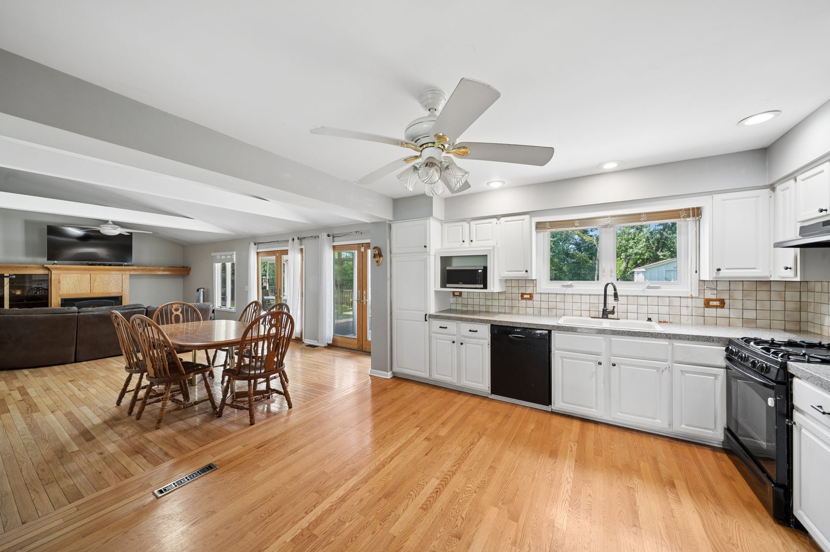 17W320 Scheel Drive