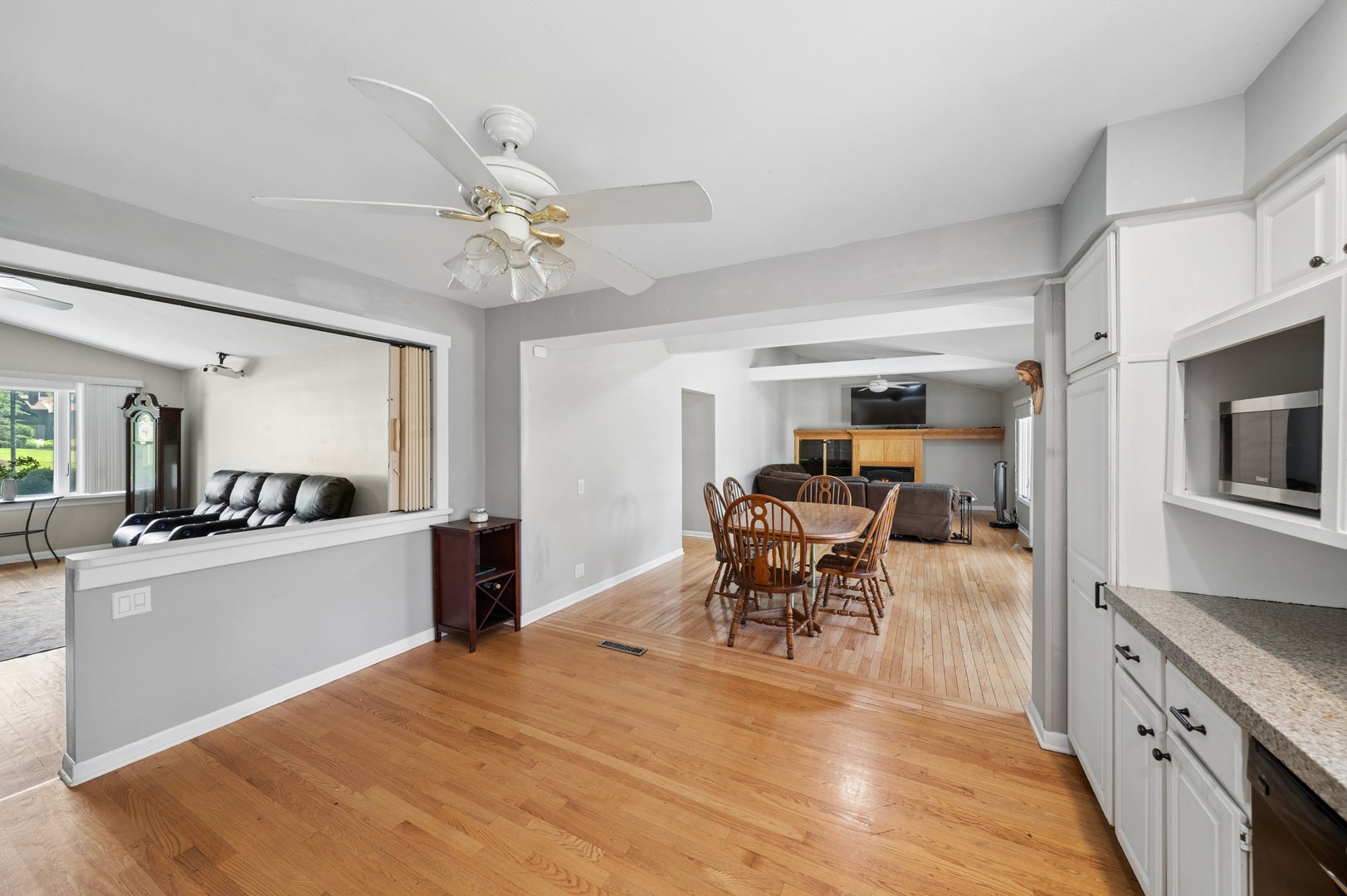 17W320 Scheel Drive