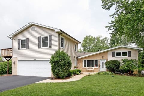 Photo of 17W320 Scheel Drive, Willowbrook, IL 60527 (MLS # 12718357)