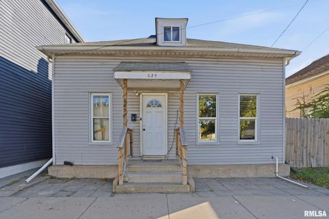 Photo of 625 N DIVISION Street, Davenport, IA 52802 (MLS # QC4270122)