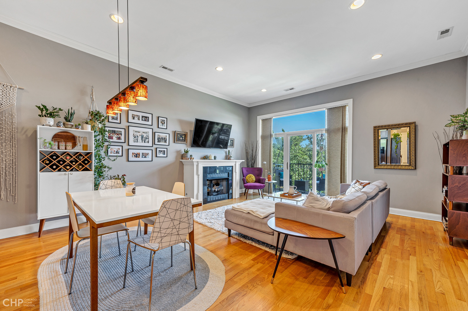 2934 W Montrose Avenue 303