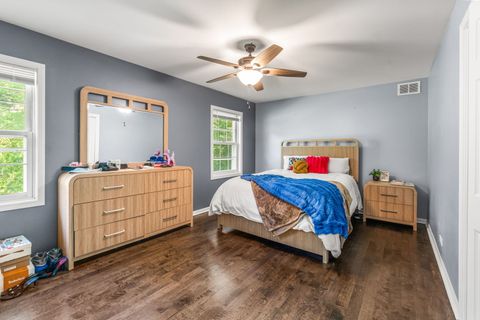 Tiny photo for 40233 N Lakeview Avenue, Antioch, IL 60002 (MLS # 12689039)