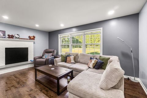 Tiny photo for 40233 N Lakeview Avenue, Antioch, IL 60002 (MLS # 12689039)