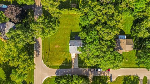 Tiny photo for 40233 N Lakeview Avenue, Antioch, IL 60002 (MLS # 12689039)