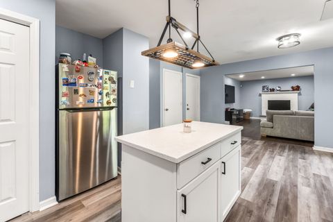 Tiny photo for 40233 N Lakeview Avenue, Antioch, IL 60002 (MLS # 12689039)