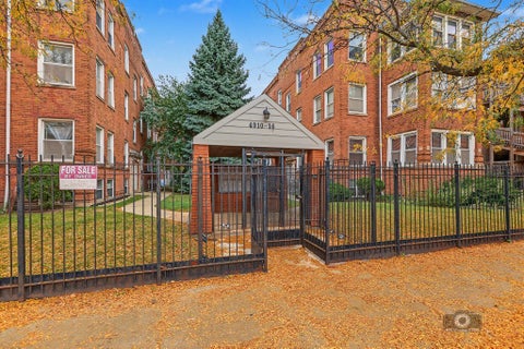 Photo of 4916 N Kedzie Avenue #3W, Chicago, IL 60625 (MLS # 12784280)