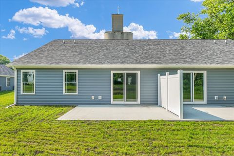 Tiny photo for 207 E Fairfield Street, Fisher, IL 61843 (MLS # 12377593)