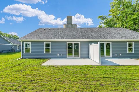 Tiny photo for 207 E Fairfield Street, Fisher, IL 61843 (MLS # 12377593)