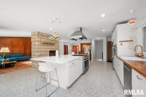 Tiny photo for 3209 E 18TH Place, Davenport, IA 52803 (MLS # QC4269475)