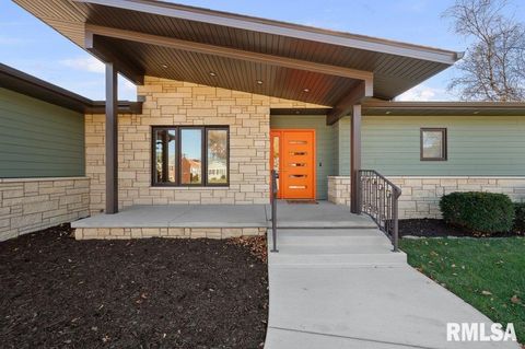 Tiny photo for 3209 E 18TH Place, Davenport, IA 52803 (MLS # QC4269475)