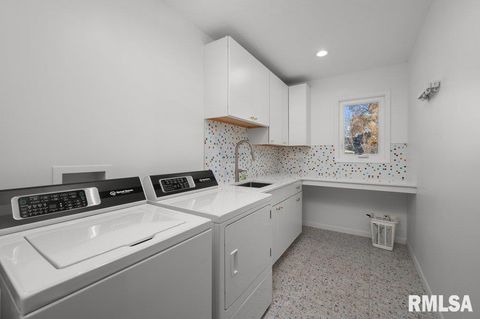 Tiny photo for 3209 E 18TH Place, Davenport, IA 52803 (MLS # QC4269475)