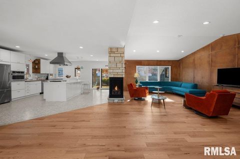 Tiny photo for 3209 E 18TH Place, Davenport, IA 52803 (MLS # QC4269475)