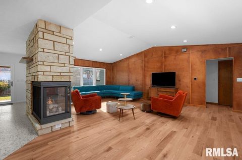 Tiny photo for 3209 E 18TH Place, Davenport, IA 52803 (MLS # QC4269475)