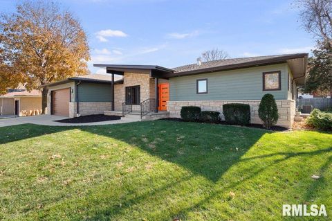 Tiny photo for 3209 E 18TH Place, Davenport, IA 52803 (MLS # QC4269475)