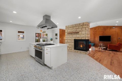 Tiny photo for 3209 E 18TH Place, Davenport, IA 52803 (MLS # QC4269475)