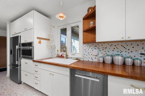 Tiny photo for 3209 E 18TH Place, Davenport, IA 52803 (MLS # QC4269475)