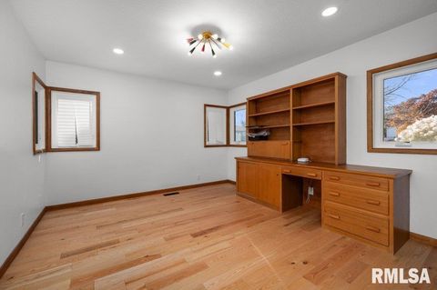 Tiny photo for 3209 E 18TH Place, Davenport, IA 52803 (MLS # QC4269475)