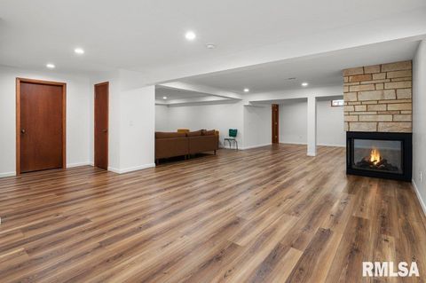 Tiny photo for 3209 E 18TH Place, Davenport, IA 52803 (MLS # QC4269475)