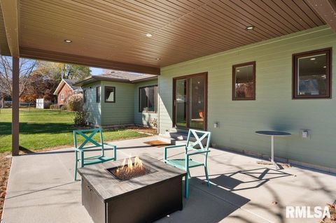 Tiny photo for 3209 E 18TH Place, Davenport, IA 52803 (MLS # QC4269475)