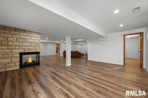 Tiny photo for 3209 E 18TH Place, Davenport, IA 52803 (MLS # QC4269475)