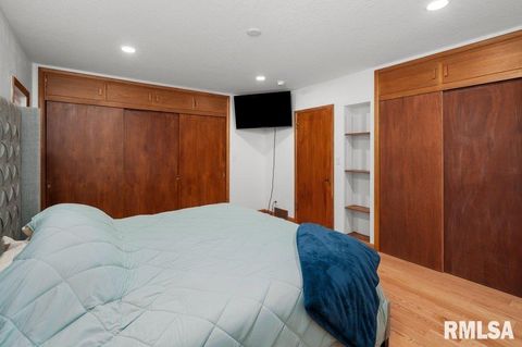 Tiny photo for 3209 E 18TH Place, Davenport, IA 52803 (MLS # QC4269475)