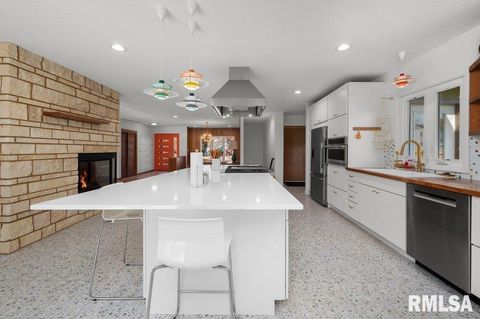 Tiny photo for 3209 E 18TH Place, Davenport, IA 52803 (MLS # QC4269475)