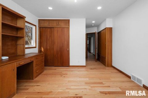 Tiny photo for 3209 E 18TH Place, Davenport, IA 52803 (MLS # QC4269475)