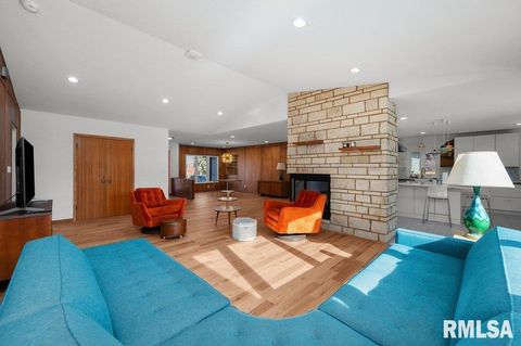 Tiny photo for 3209 E 18TH Place, Davenport, IA 52803 (MLS # QC4269475)