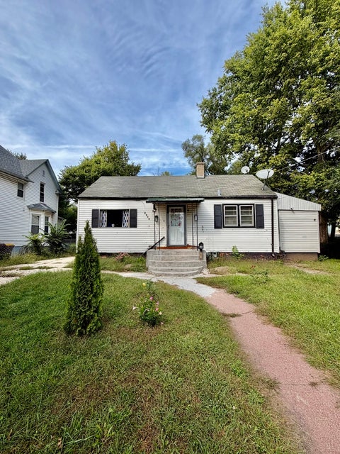 Photo of 2015 CHESTNUT Street, Rockford, IL 61102 (MLS # 12770769)