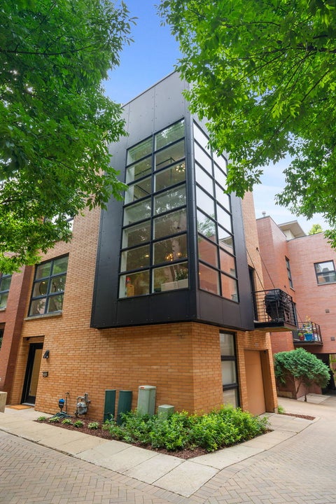 Photo of 2024 W Willow Street #B, Chicago, IL 60647 (MLS # 12710902)
